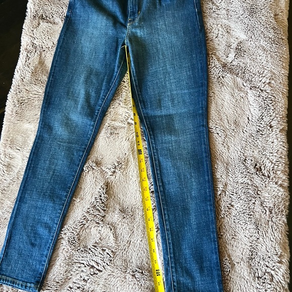 Levis 721 Highrise Skinny Jeans NWOT. Size 27. Retails for $67. - Picture 7 of 14